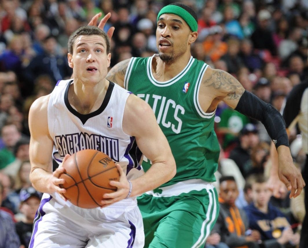 Isaiah Thomas mencetak 27 gol untuk membantu Kings membuat Celtics kalah telak ke-3 berturut-turut, 118-96 Isaiah Thomas mencetak 27 gol untuk membantu Kings membuat Celtics kalah telak ke-3 berturut-turut, 118-96