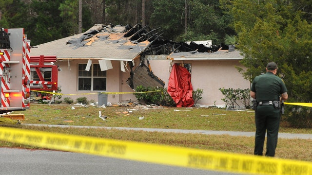 3 killed as small plane crashes into Florida house | Fox News