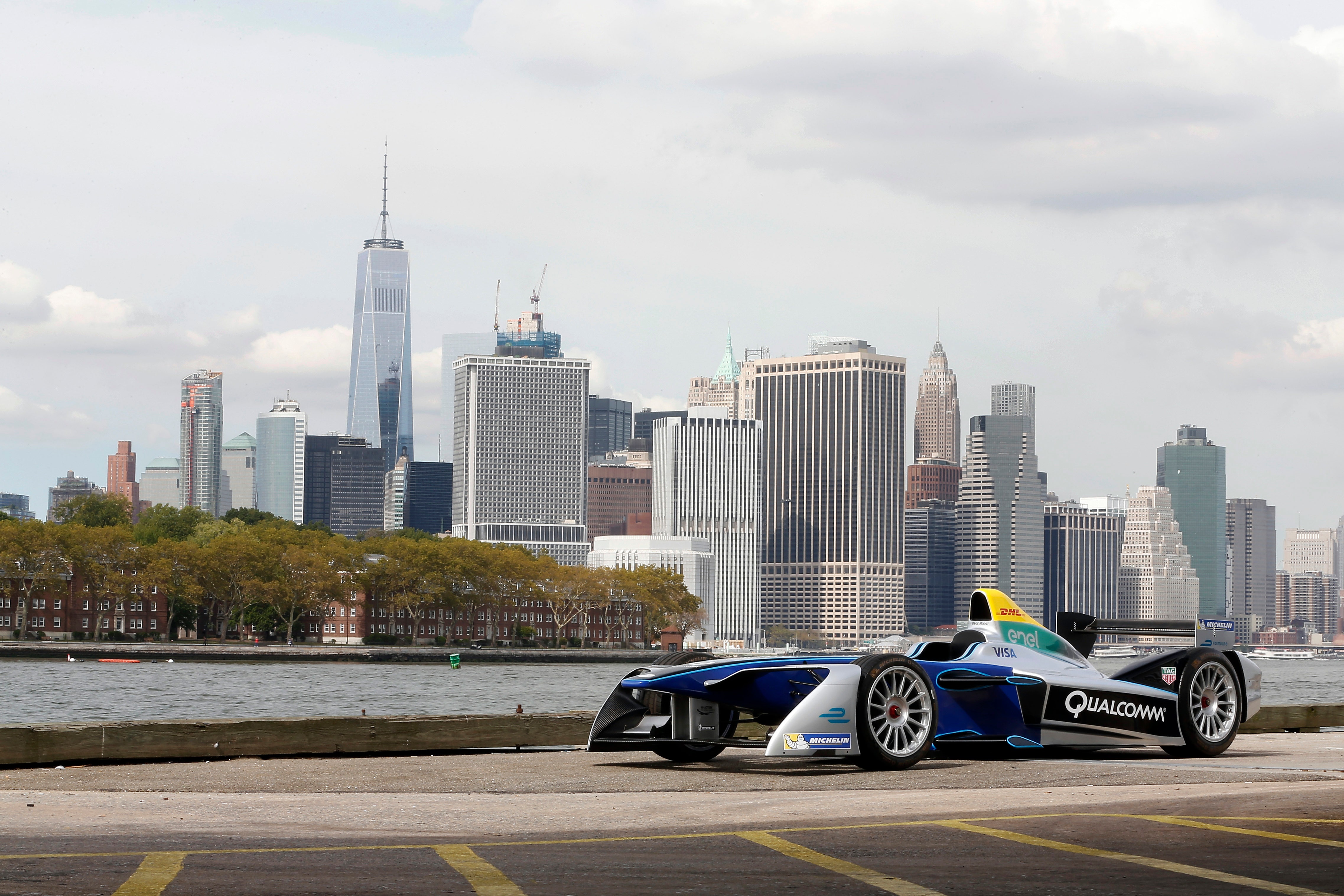 New машины. Formula e 2022. New York City e-prix. Гран при в Нью Йорке. Нью Йорк машины. Гоночные машины Нью Йорк.