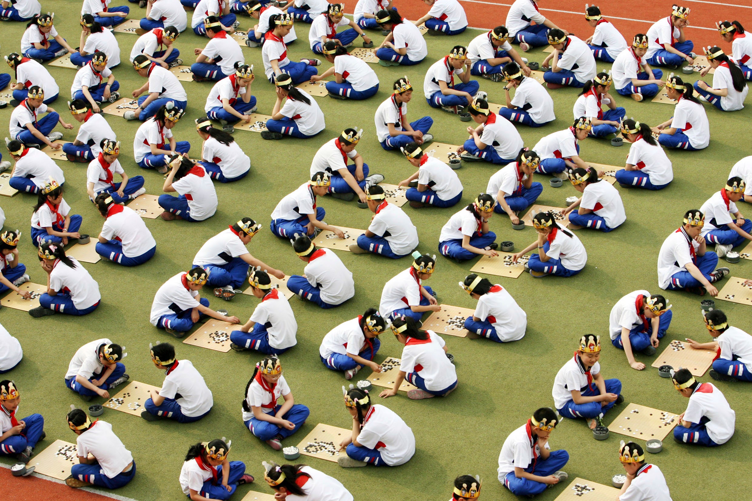 Human player. Фишки китайцев. Игра го фото. Японская игра с 10 человек. Корейские шашки.