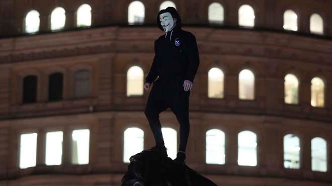 Anonymous reportedly hacks into Twitter, Facebook accounts linked to ...