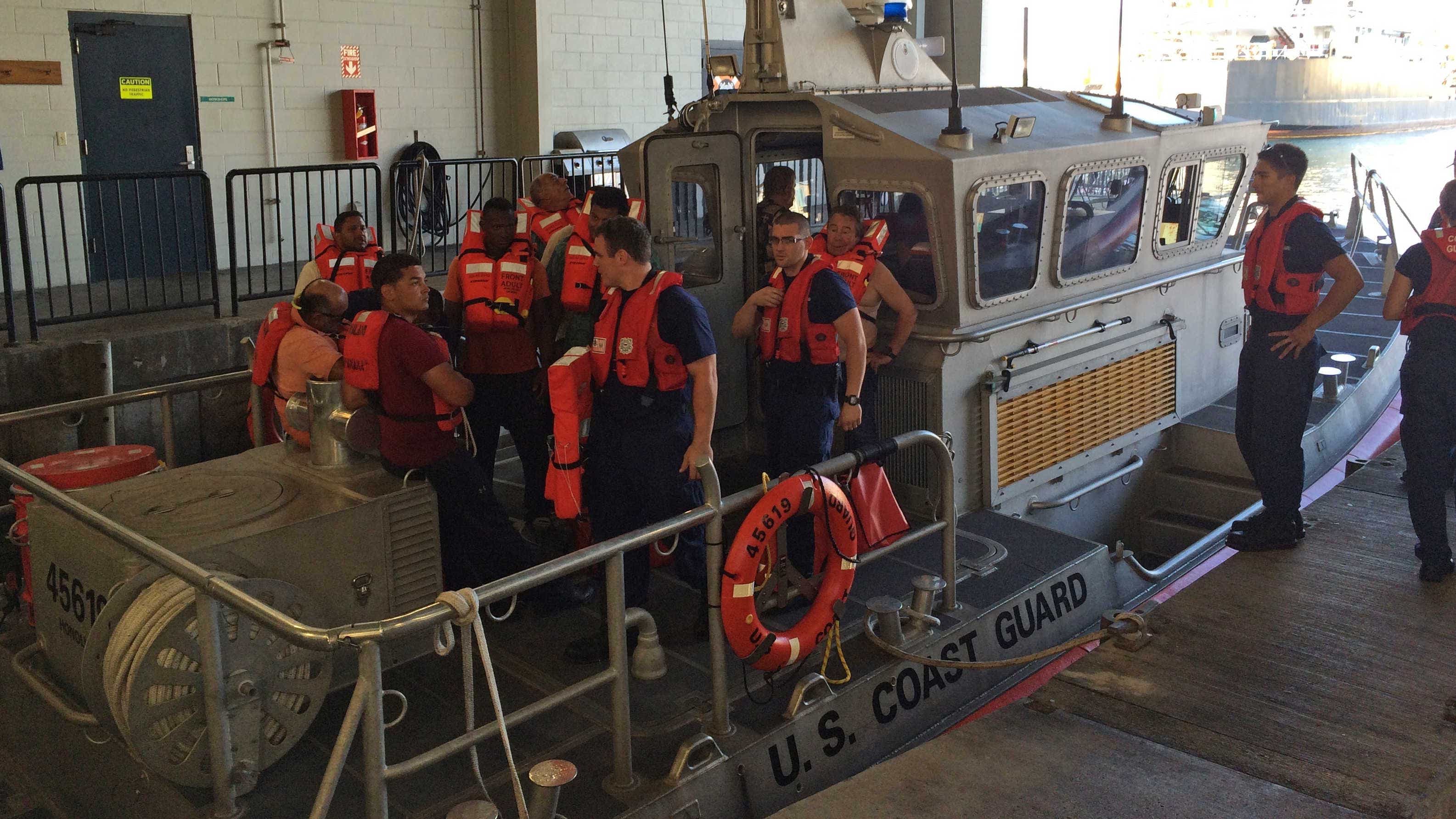 11 rescued from sinking ship off Hawaiian island Fox News