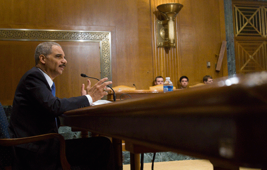 Holder Membela Tersangka Mirandizing Times Square