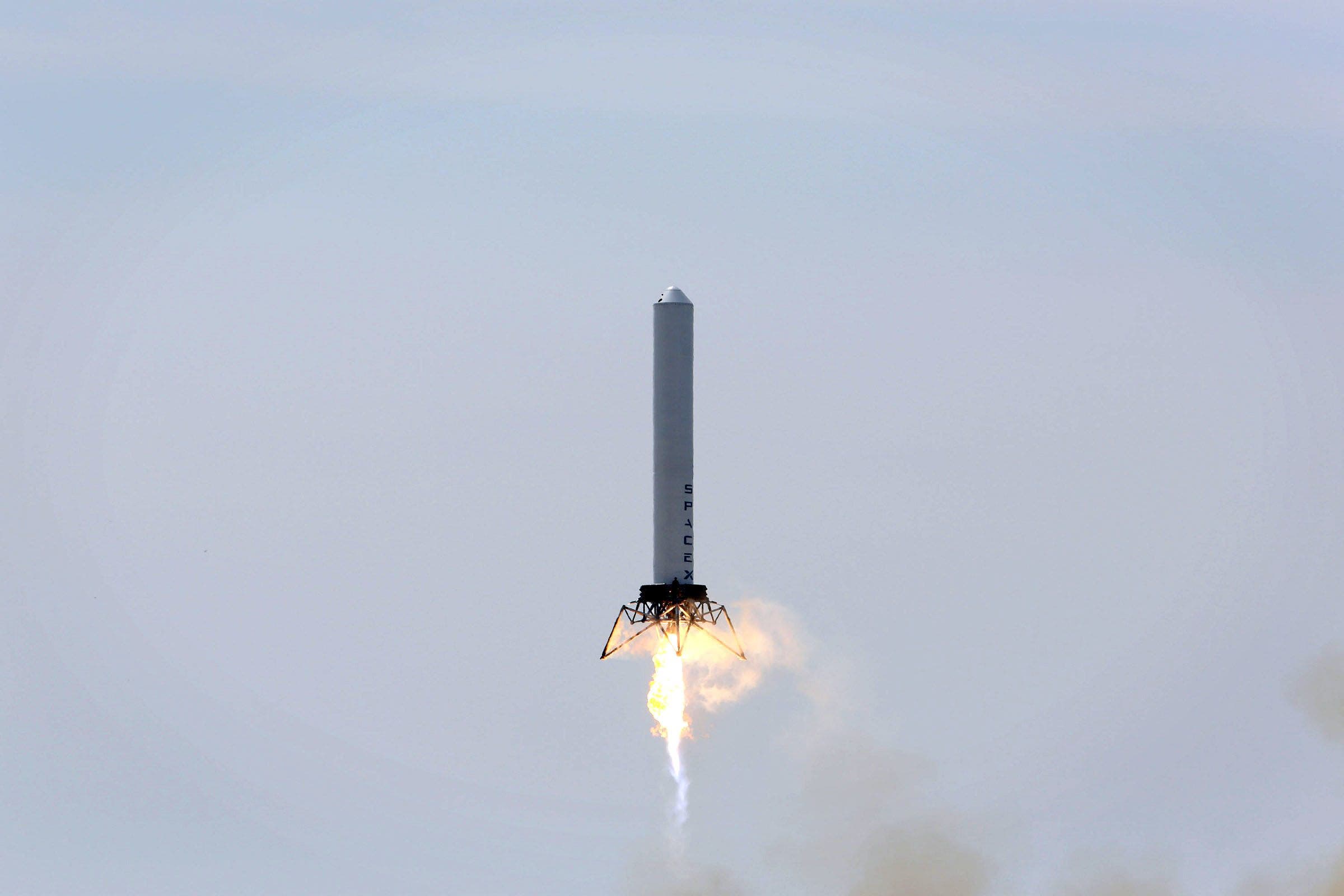 SpaceX’s amazing ‘grasshopper’ rocket lands on legs