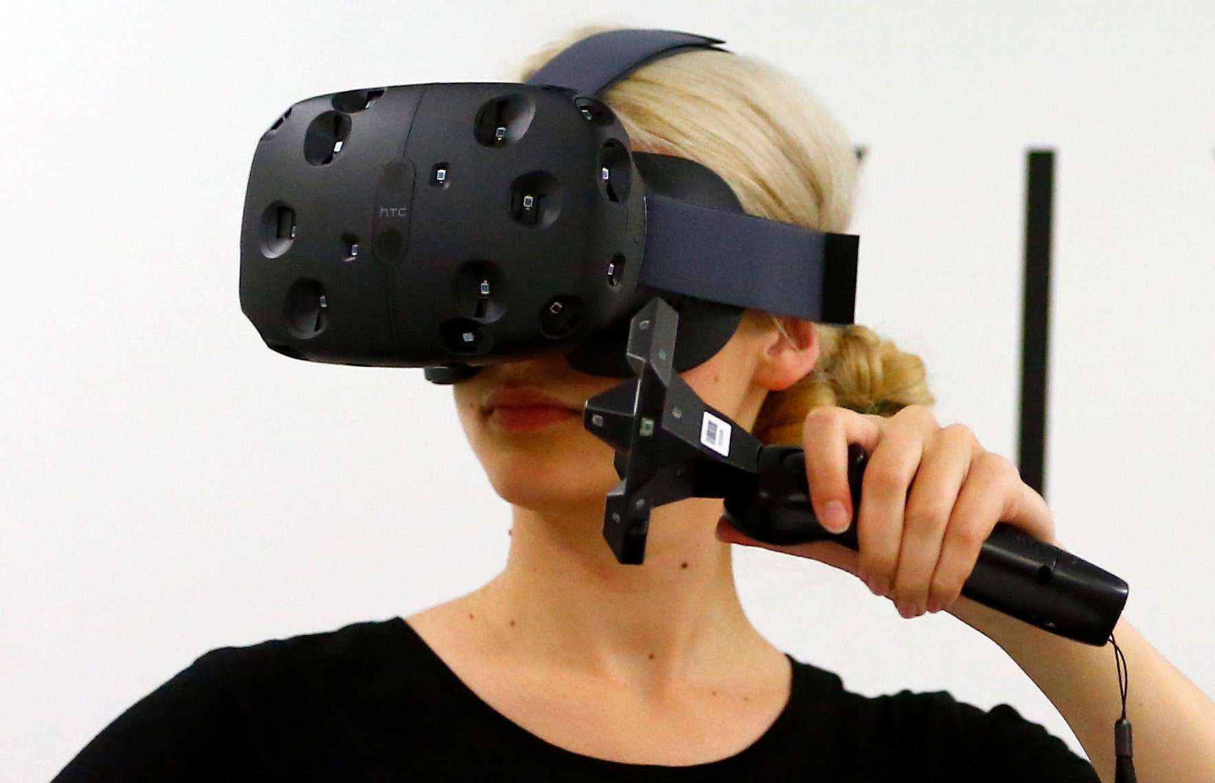 HTC Vive pre-orders begin Feb. 29