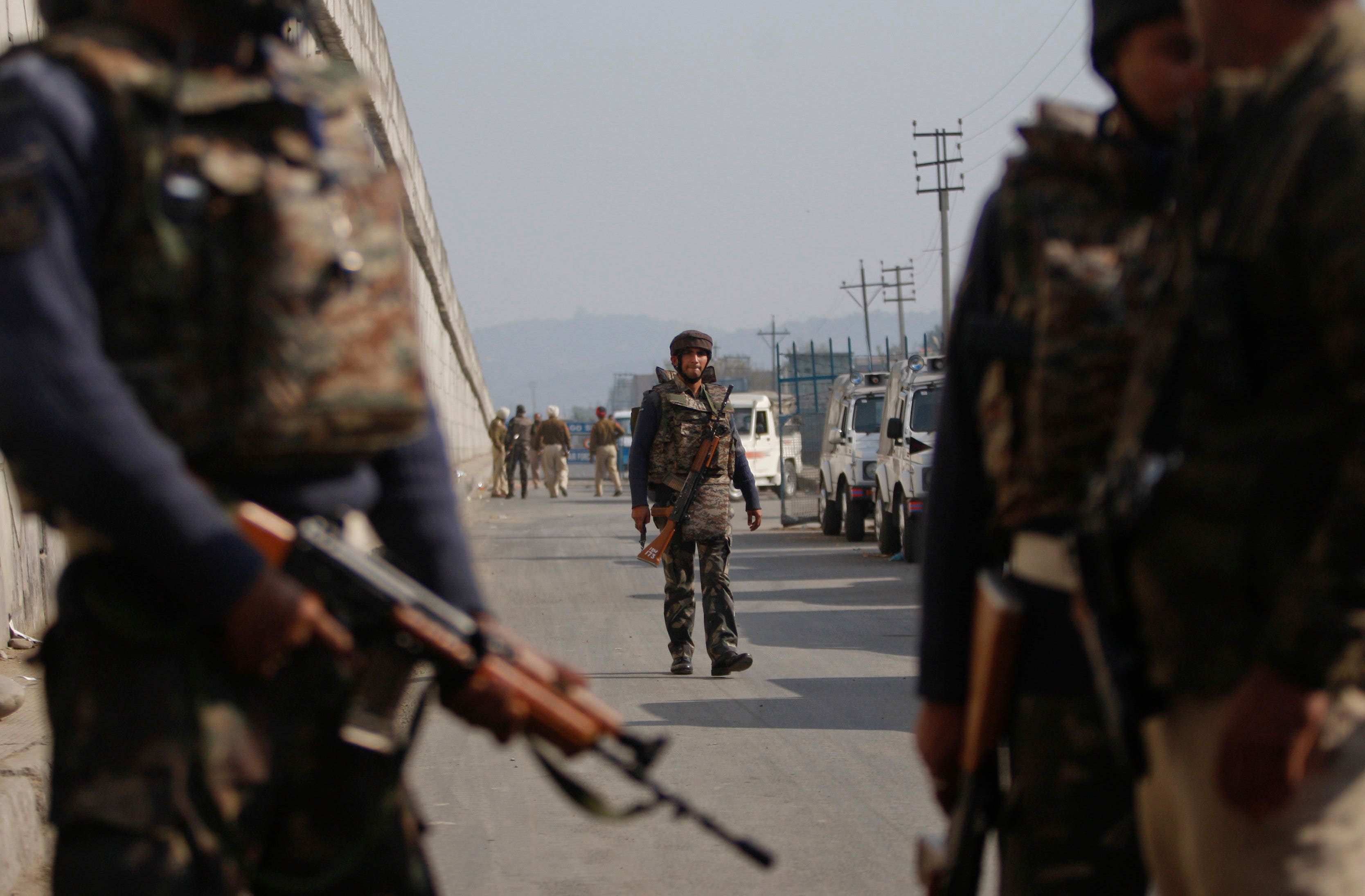 Indian troops still fighting 2 gunmen at Pathankot air base | Fox News