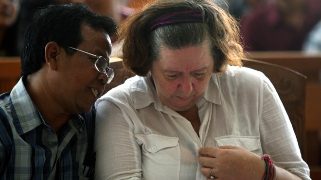 Indonesia sentences British grandmother to death for smuggling drugs ...