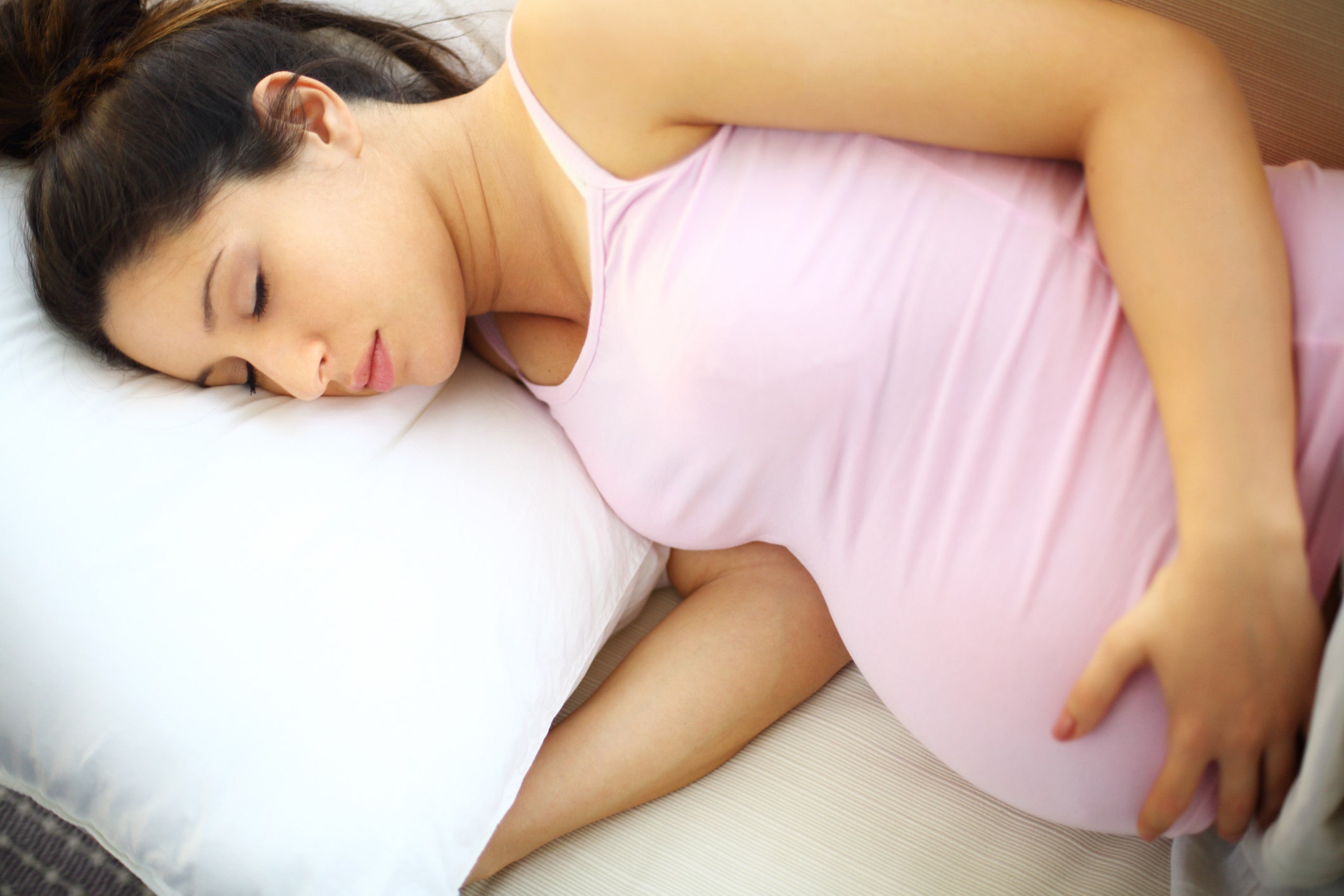 Спящую маму беременную. Сон беременной женщины. Беременность во сне.