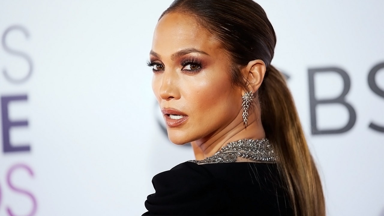Jennifer Lopez shares photos without her $1M engagement ring on 'Shotgun Wedding' set