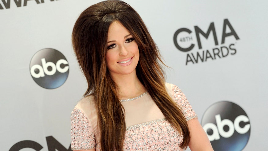 Kacey Musgraves: I performed sans underwear at CMAs