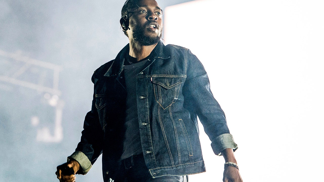 Kendrick Lamar accepts the Pulitzer Prize for his album 'Damn' Fox News