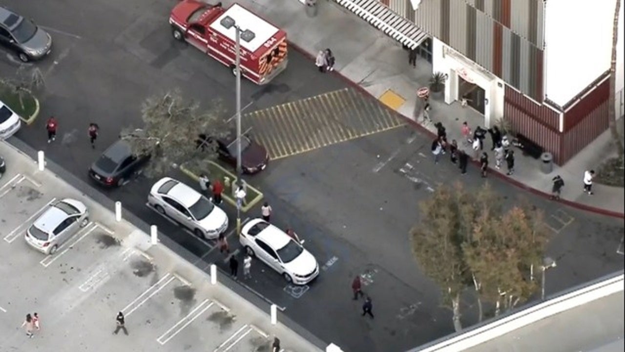 Knife-wielding suspect killed by police in Southern California mall ...