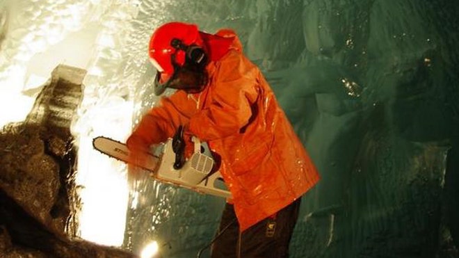 Science on ice: lab operates inside a glacier