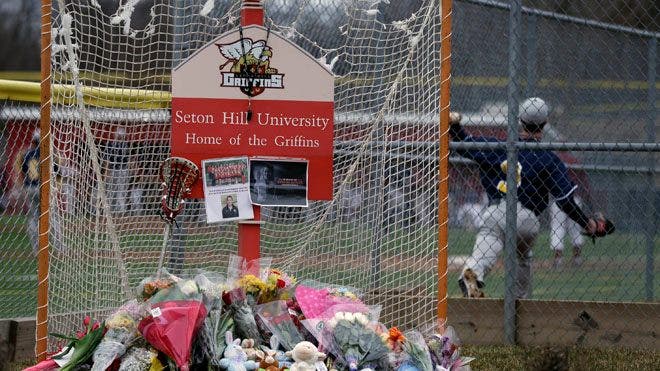 Seton Hall menunggu jawaban sambil berduka atas hilangnya bus hamil dalam kecelakaan bus