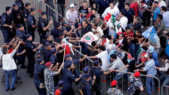 Demonstran berupaya menyerbu markas besar pemerintah Lebanon