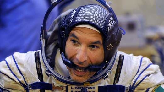Astronot hampir memberi tahu tenggelam pada alien, mengatakan dia merasa sendirian, terasa seperti keabadian