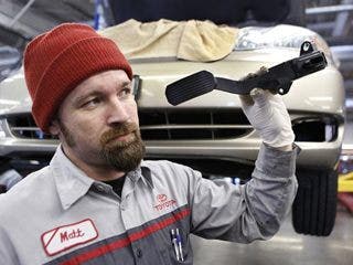 Toyota menghadapi penyelidikan AS dan Jepang pada rem Prius