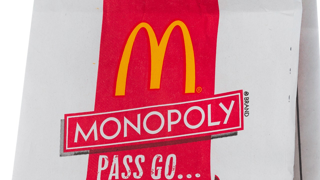 McDonald/'s Monopoly 2010 Play To Win Gameboard Employee Lapel Pin Pinback
