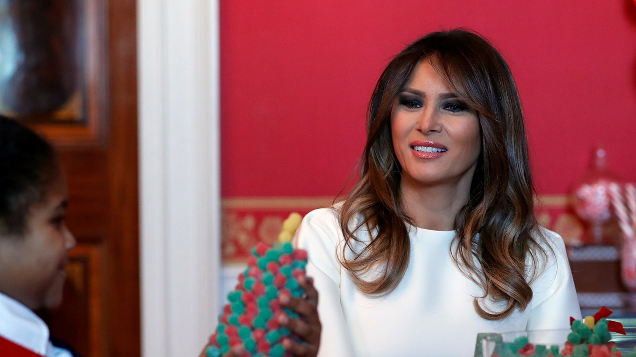 Melania Trump snaps festive Christmas selfie | Fox News