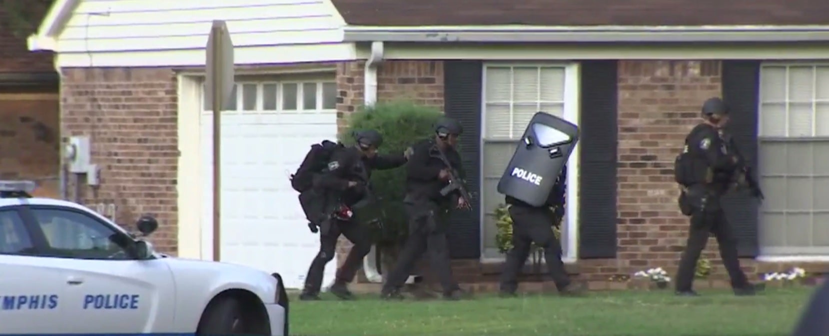 Police Officer Wounded, 2 Men Dead After Standoff At Memphis Home | Fox ...