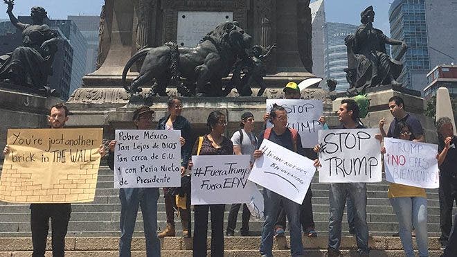 Mayoritas warga Meksiko marah atas pertemuan Presiden Peña Nieto dengan Trump