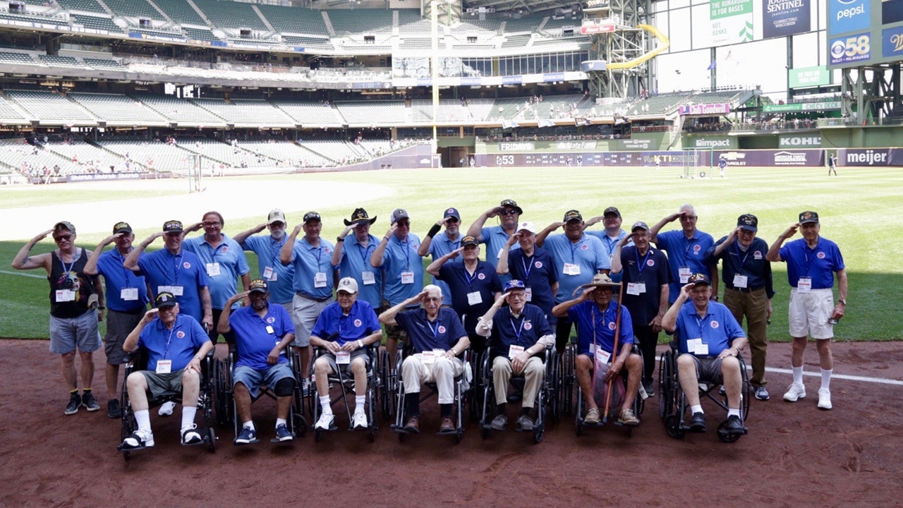 Milwaukee Brewers honor military veterans with Fourth of July ceremony