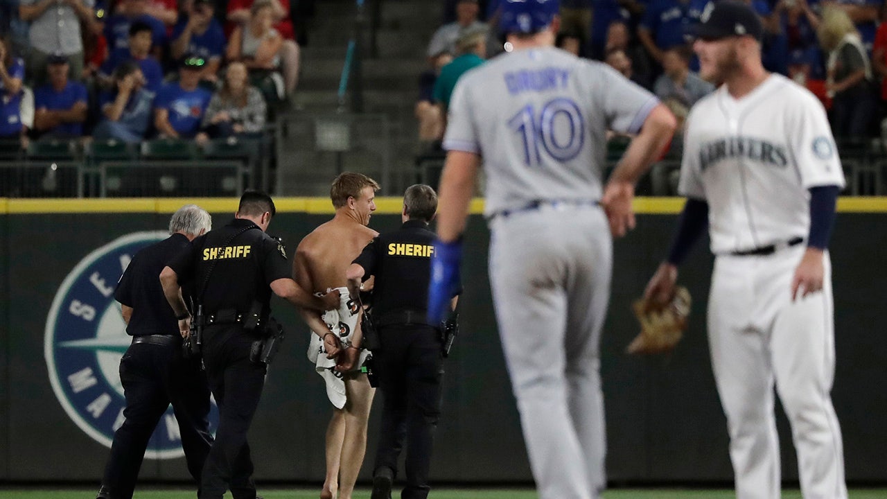 Irish national living in Canada faces deportation for streaking stunt at Blue Jays-Mariners game, report says