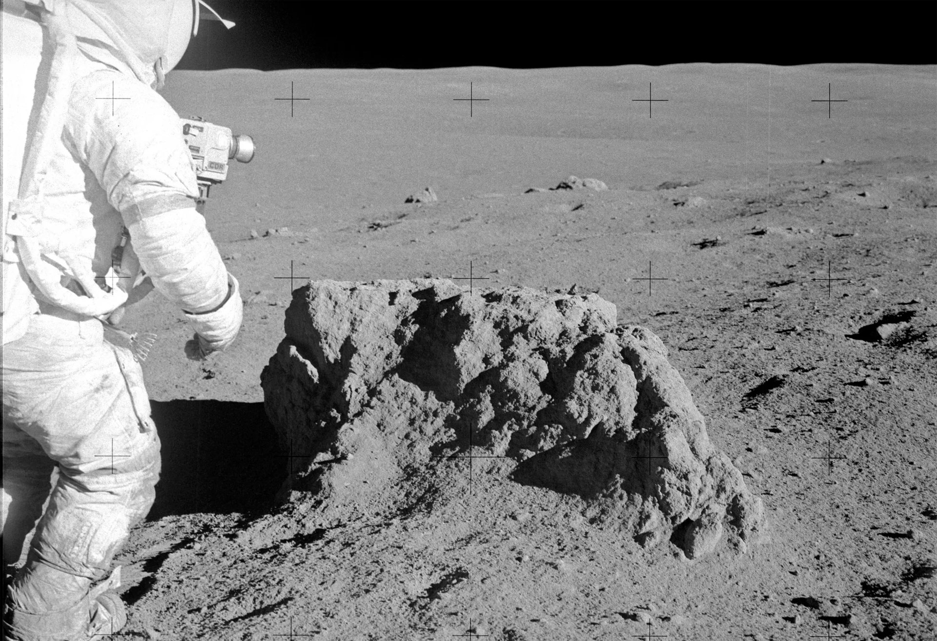 Камень с луны фото Moon dust could give astronauts permanent DNA damage, study finds Fox News