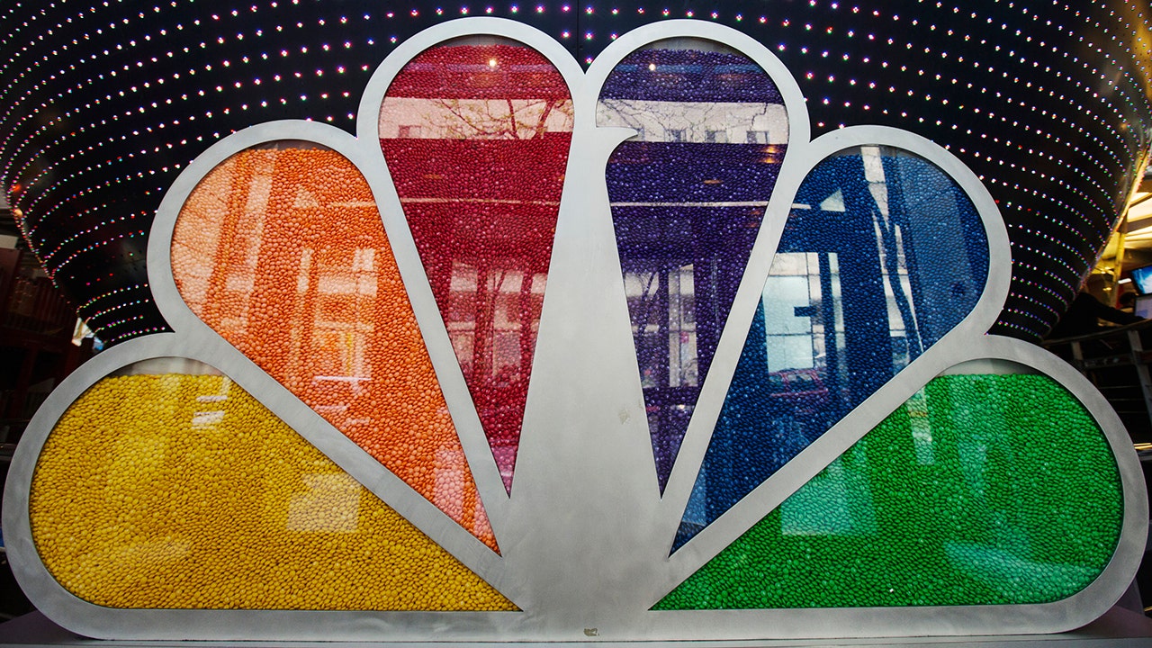 An NBC logo filled with candies is pcitured in the NBC store inside Rockefeller Center in New York April 30, 2013. Comcast's quarterly result was hurt by the struggles of its broadcast network, NBC. It beat Wall Street's earnings expectations, however, though that was driven by strength in other segments of the media business. Picture taken April 30, 2013. REUTERS/Lucas Jackson (UNITED STATES - Tags: BUSINESS LOGO MEDIA) - GF2E94U1NUI01