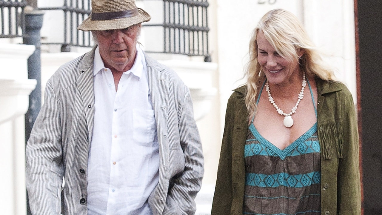 Neil Young confirms Daryl Hannah marriage in a message urging fans to