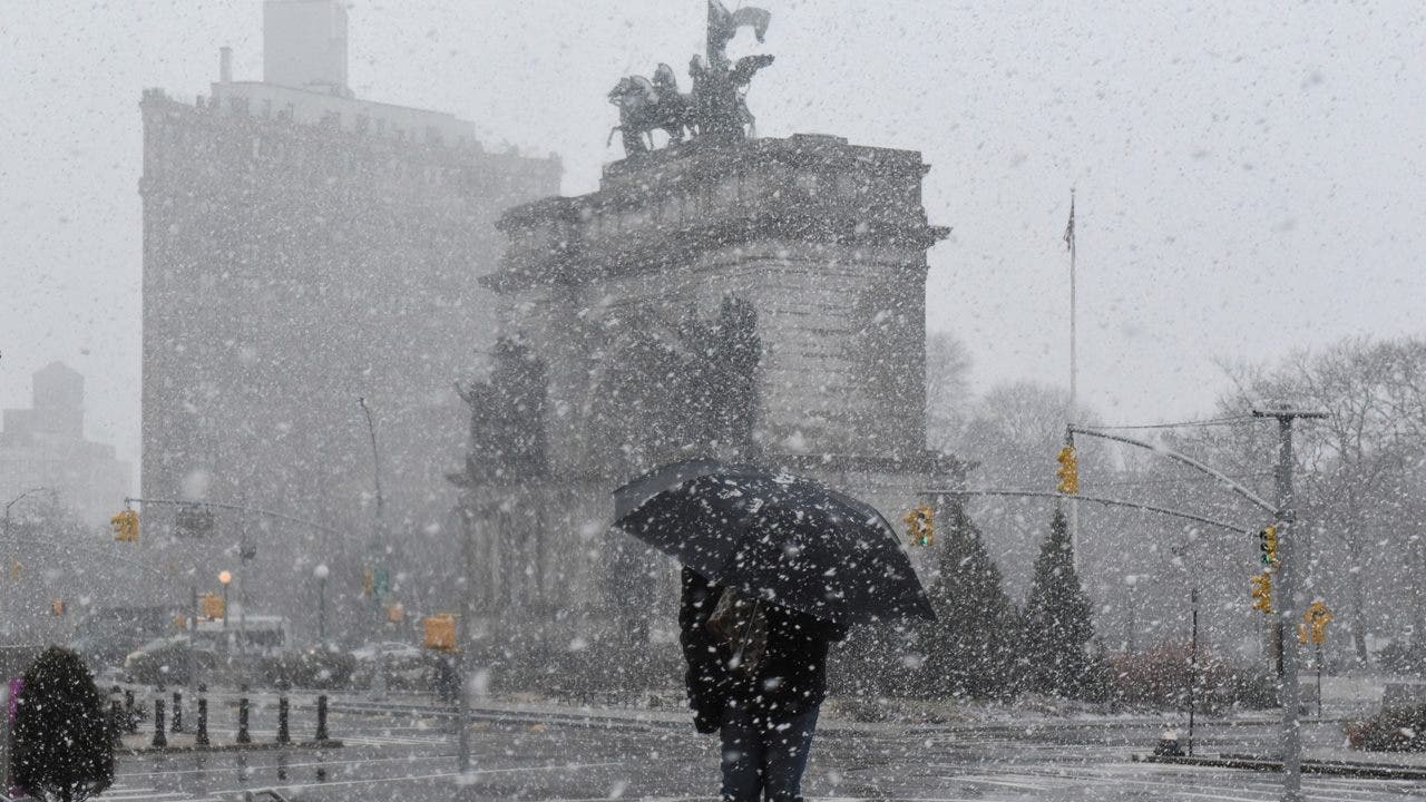 Nor'easter brings heavy snow, creates travel headaches across Northeast ...