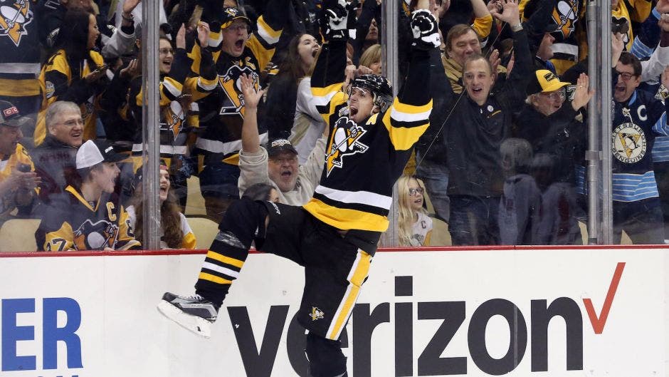 Evgeni Malkin welcomes Pittsburgh Penguins newcomer to team by taking his stick