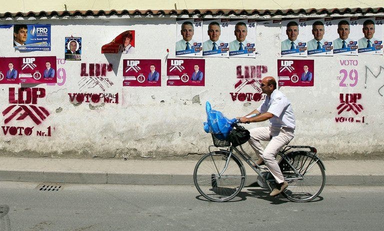 Albania memberikan suara dalam jajak pendapat penting yang menentukan masa depan UE