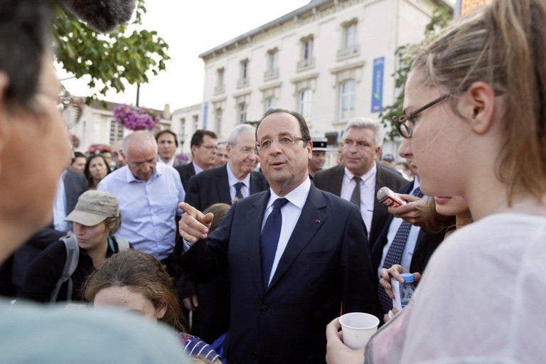 Hollande menatap dengan gembira dalam wawancara liburan