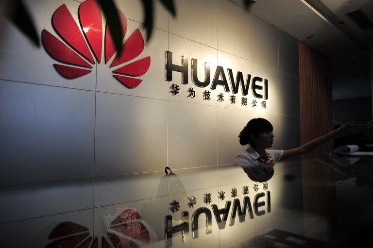 Huawei memata-matai Tiongkok, kata mantan kepala CIA