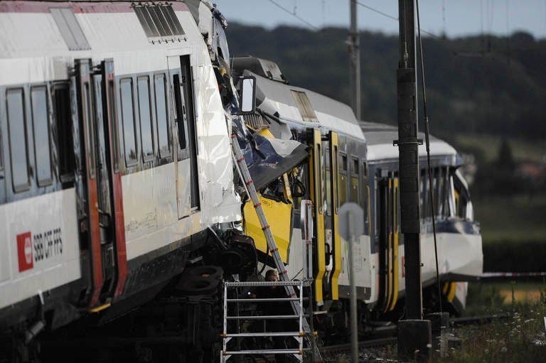 Pengemudi tewas dalam kecelakaan kereta Swiss, 35 luka-luka