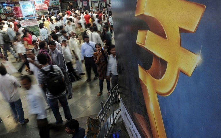 India menerapkan kontrol arus keluar valas untuk meningkatkan rupee