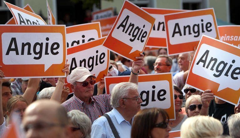 Merkel di Jerman meluncurkan kampanye pemilihan umum yang cepat