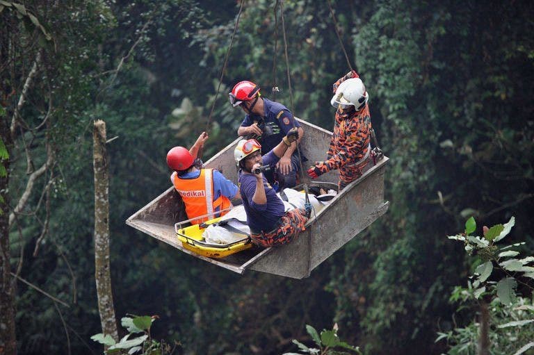 Bus yang mengalami kecelakaan fatal di Malaysia kelebihan muatan: laporan