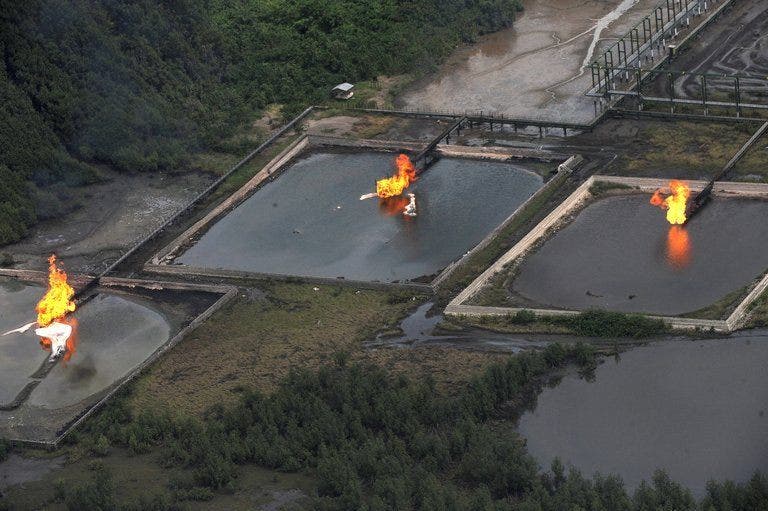 Shell mengadakan pembicaraan kompensasi atas tumpahan minyak di Nigeria