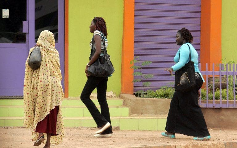 Wanita Sudan berisiko dicambuk karena rambutnya yang terbuka