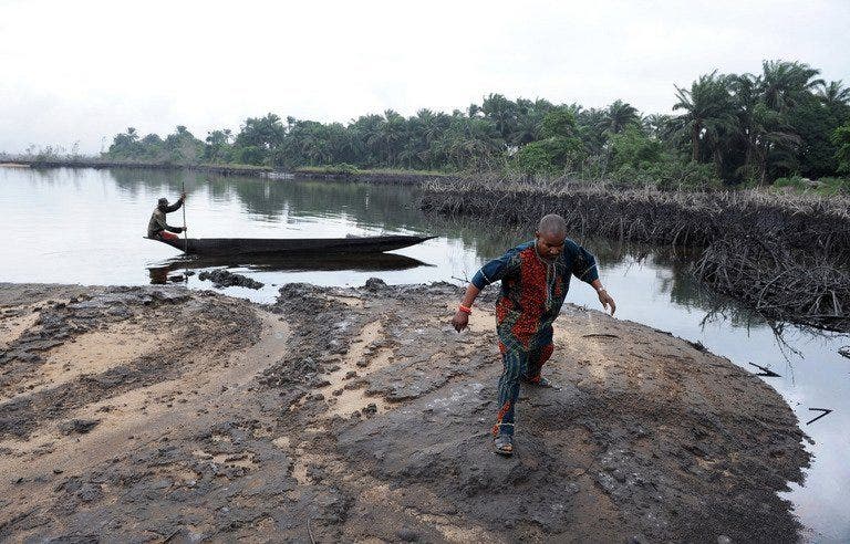 Penduduk Nigeria menolak penyelesaian tumpahan minyak Shell