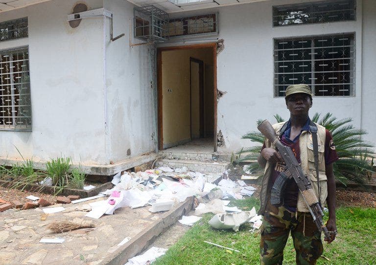 Penduduk desa mengangkat senjata untuk menghadapi pemberontak C.Africa