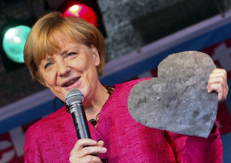 Jerman memberikan suara dengan Merkel untuk masa jabatan ketiga