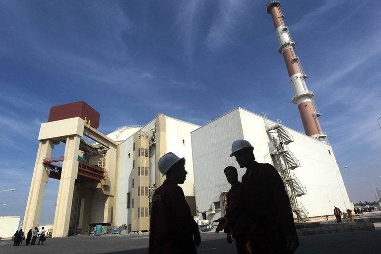 Iran mengambil kendali reaktor nuklir Bushehr