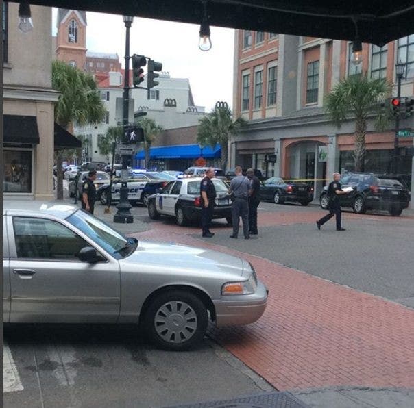 “Bos baru di kota ini,” teriak pria bersenjata Charleston sebelum mengamuk mematikan
