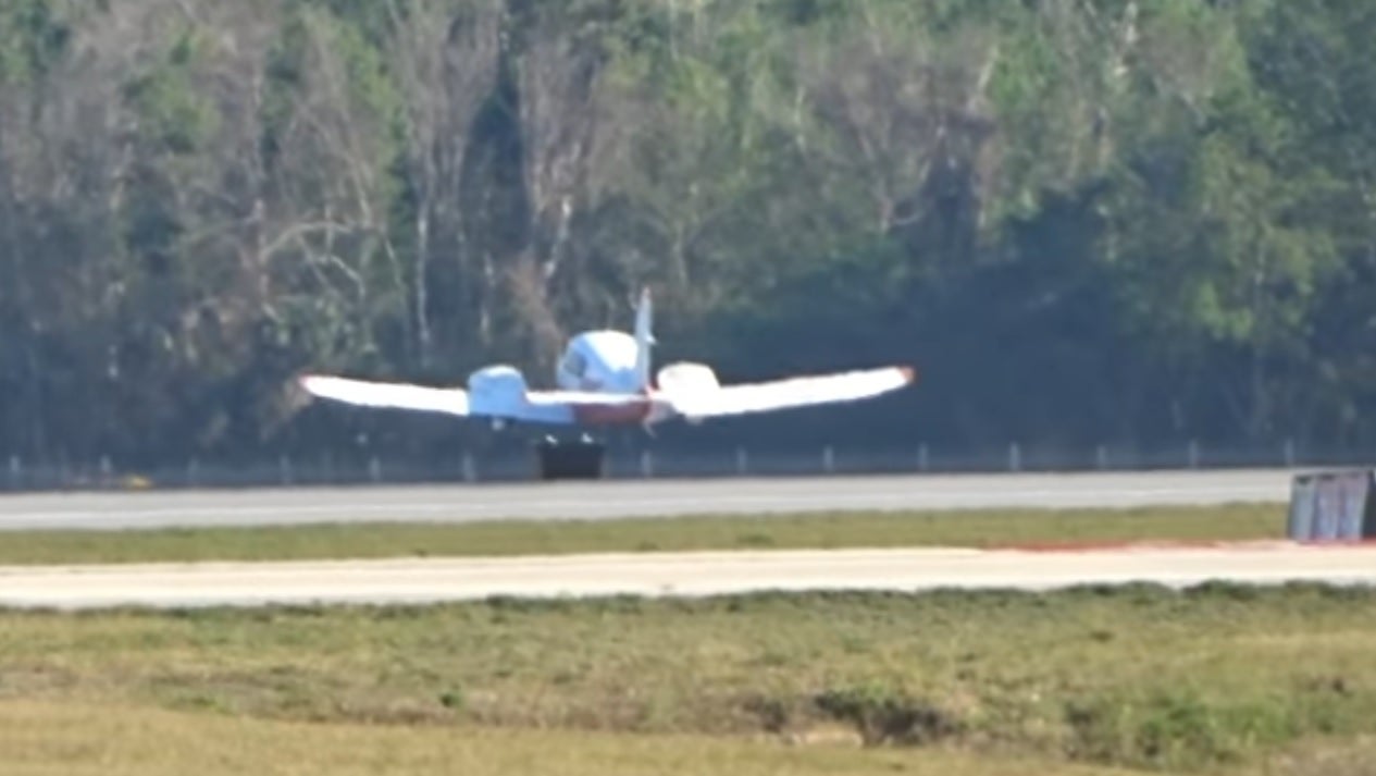 Florida plane tries nail-biting touchdown without landing gear
