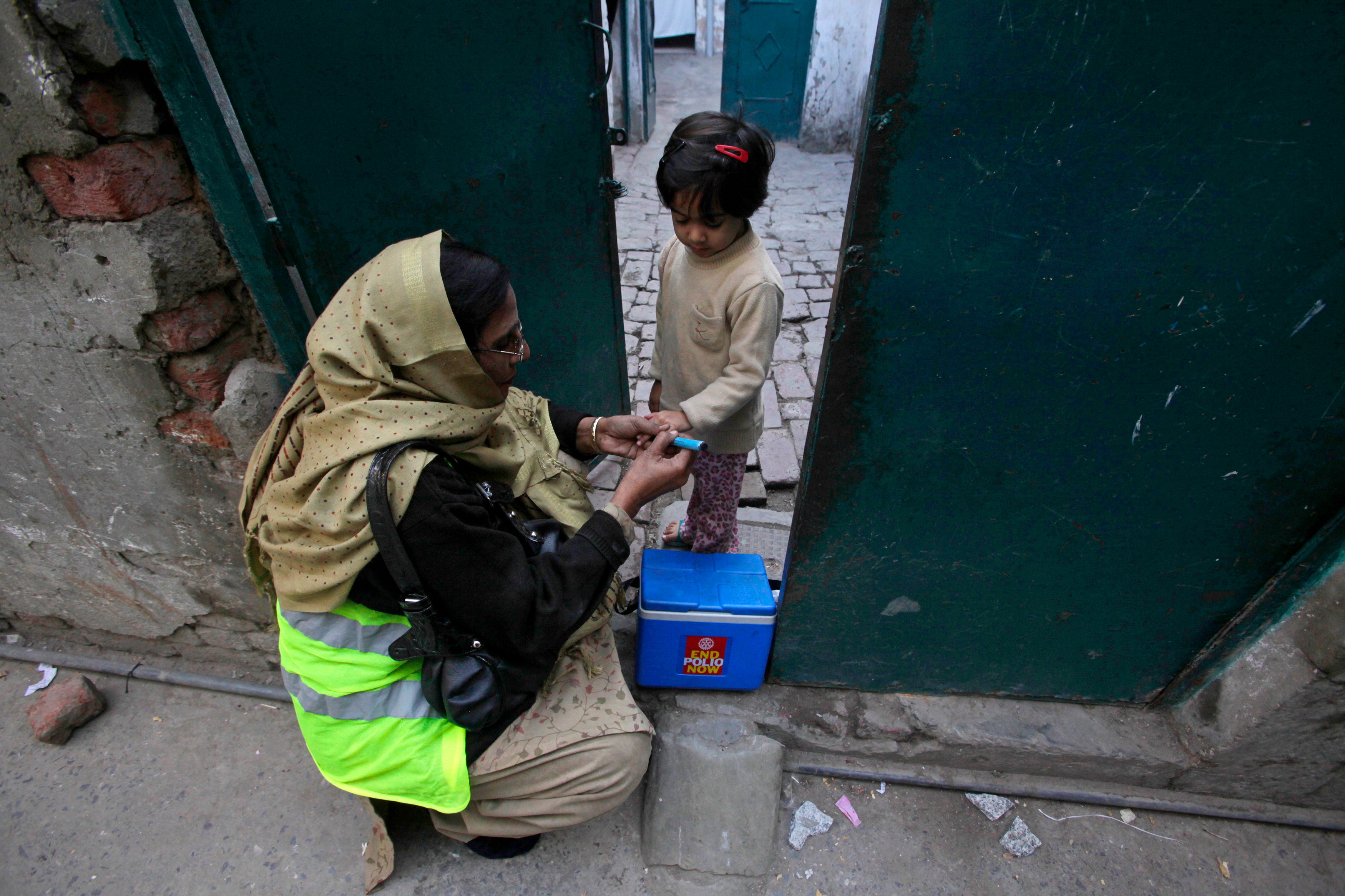 polio vaccine pakistan travel