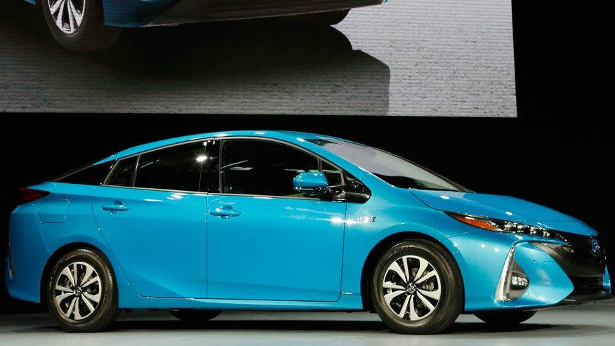 Toyota Prius Prime plugs in with 22 EV miles