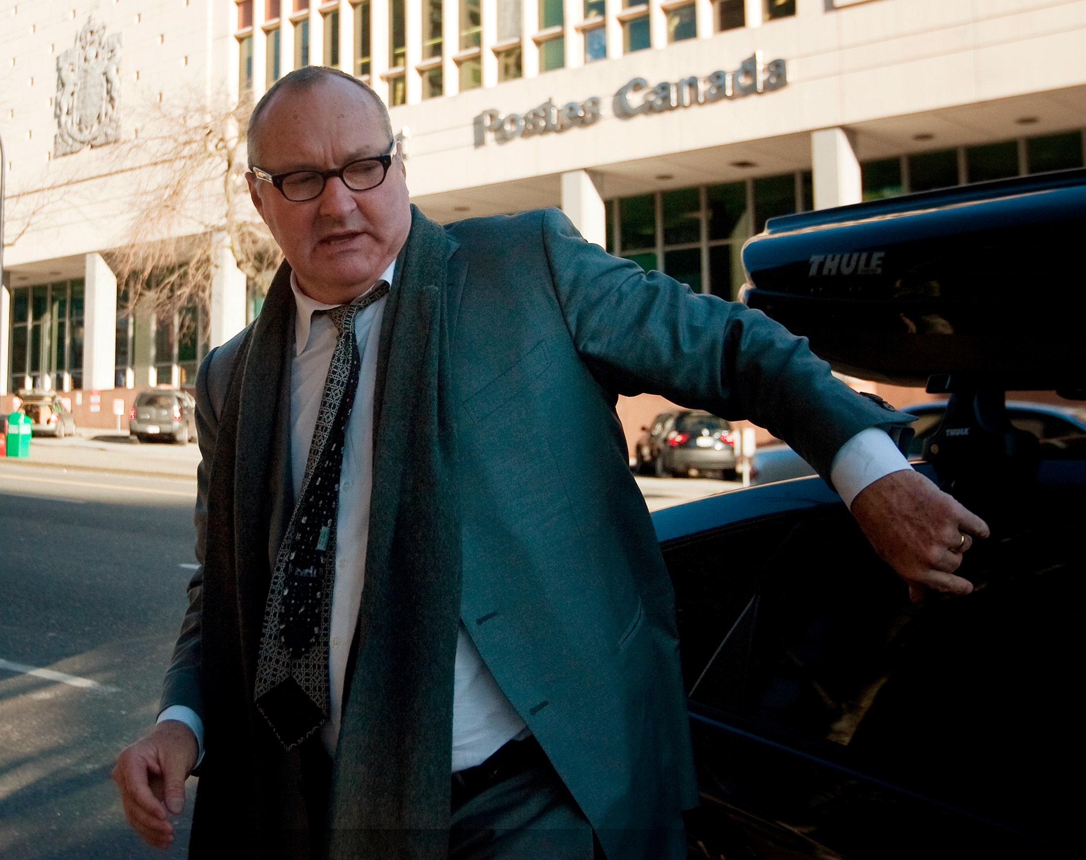 Randy Quaid sues company that posted bond for his squatting arrest